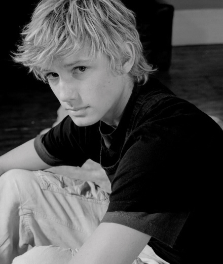 Alex pettyfer
